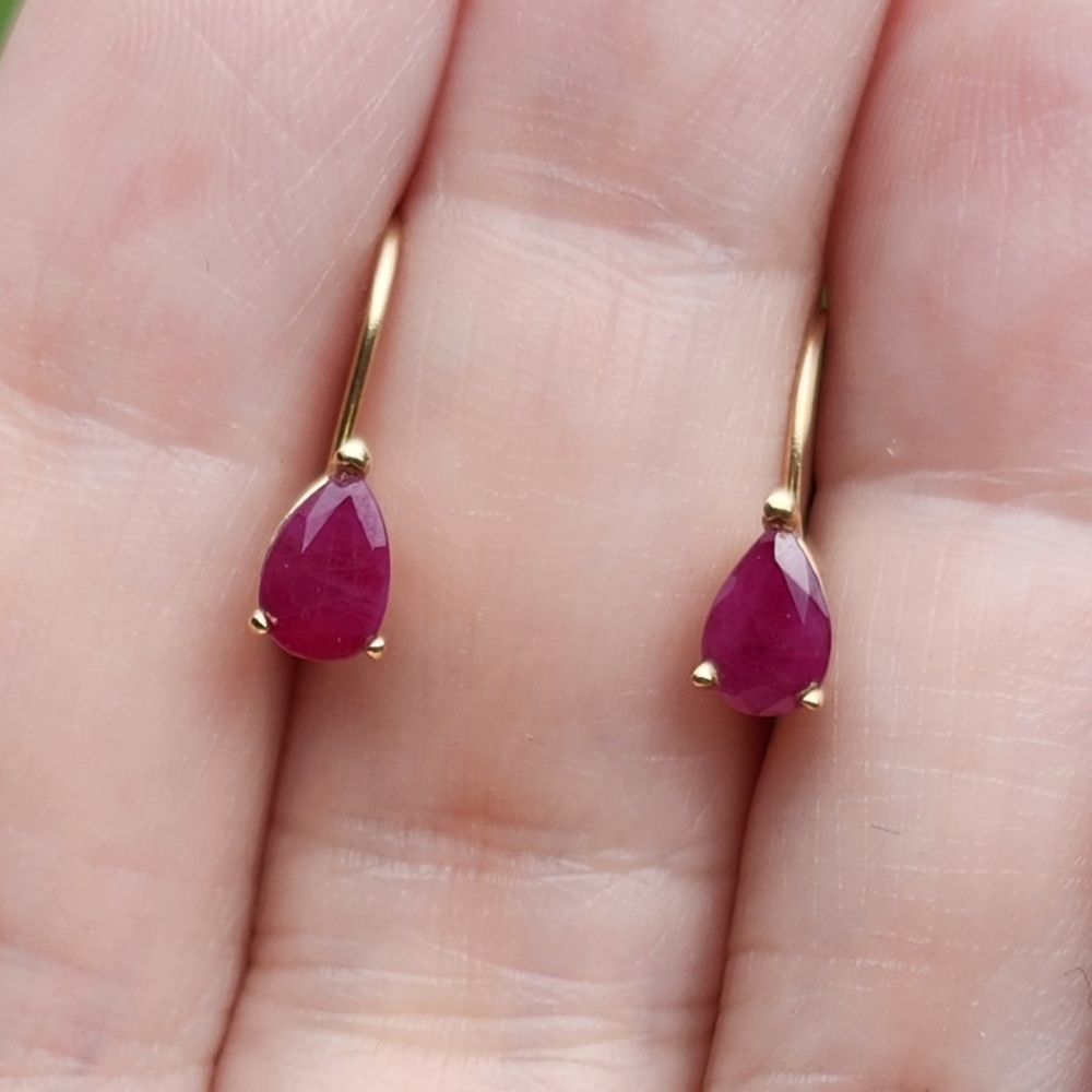 10kt gold teardrop faceted ruby small earrings - Picture 4 of 8
